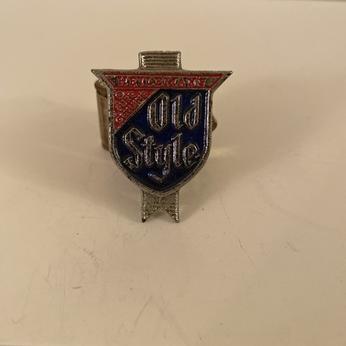 Heilemans old style lapel pin - old,